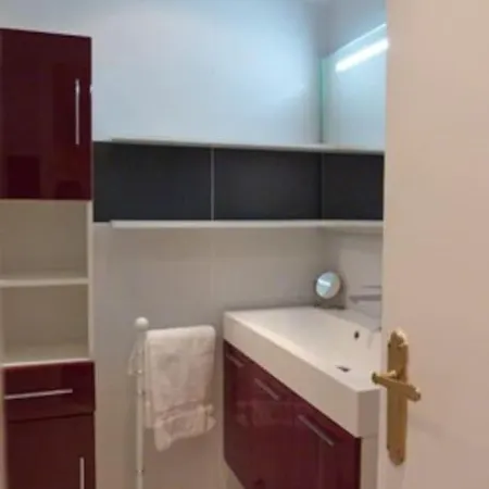 Luxury 2 Bed Sleeps 4, A/c - Center *