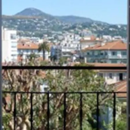 Luxury 2 Bed Sleeps 4, A/c - Center Apartment *