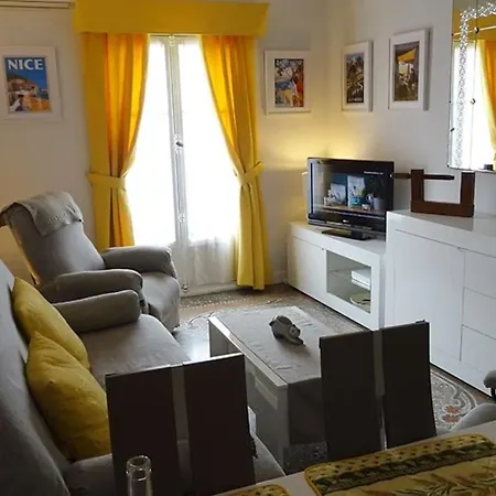 Luxury 2 Bed Sleeps 4, A/c - Center *
