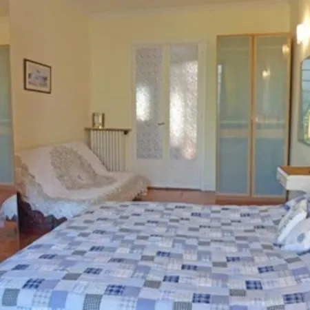Luxury 2 Bed Sleeps 4, A/c - Center *