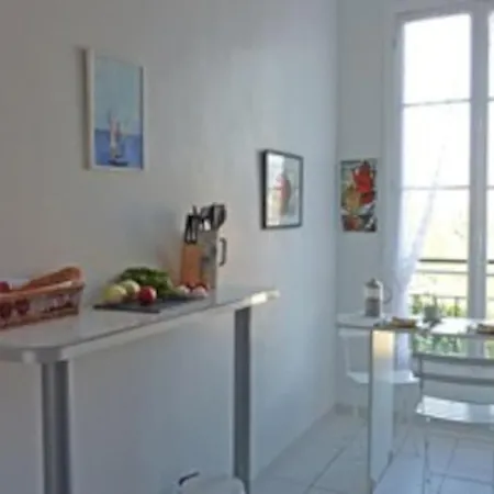 Luxury 2 Bed Sleeps 4, A/c - Center Nice